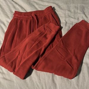 LULULEMON scuba joggers!!